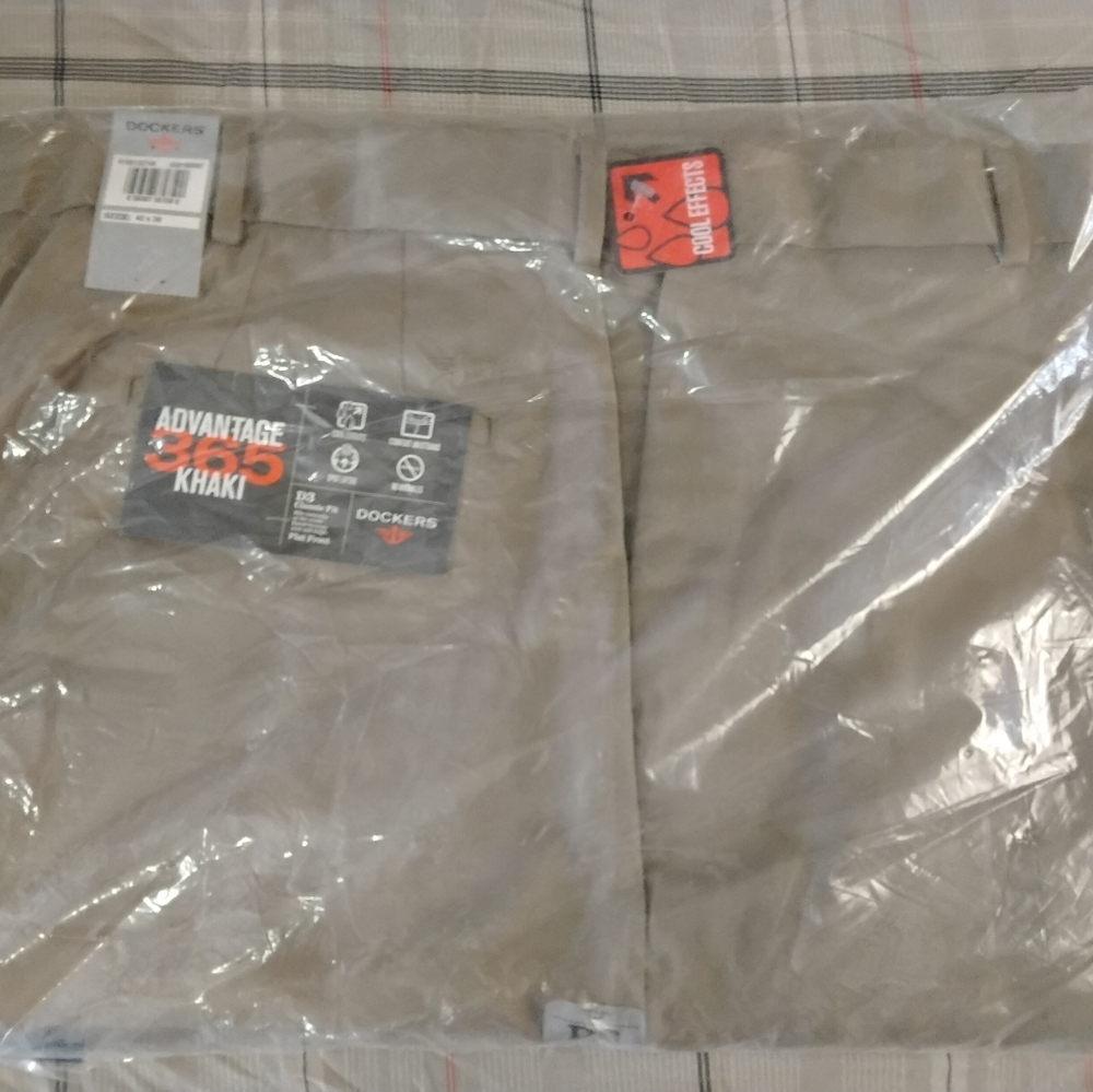 Dockers Advantage 365 Khaki D3 Classic Fit Pants